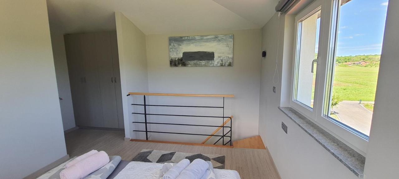 Apartmani Fenestra Tesla I Faust Otočac Eksteriør bilde